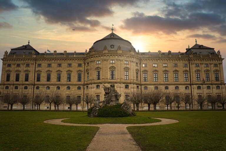 Universitas Brawijaya (UB) – UB merupakan universitas yang terkenal dengan program-program pertanian dan kehutanan yang unggul.